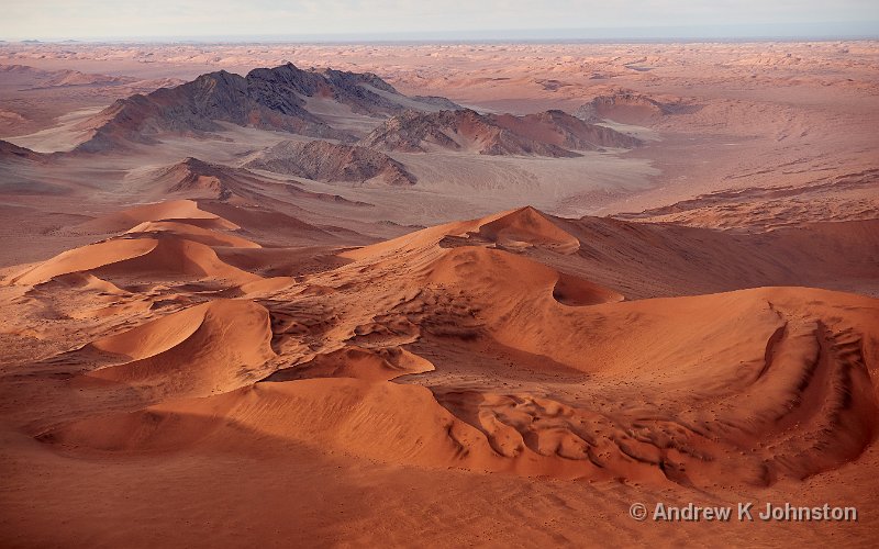 181120_G9_1003502.jpg - I like to "get high" at any opportunity, and the smaller the arcraft the better. This was taken from a helicopter over the Namibian dunes